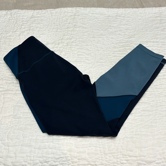 Lululemon Wunder under special edition leggings.  7/8 lengthy. - Picture 16 of 17